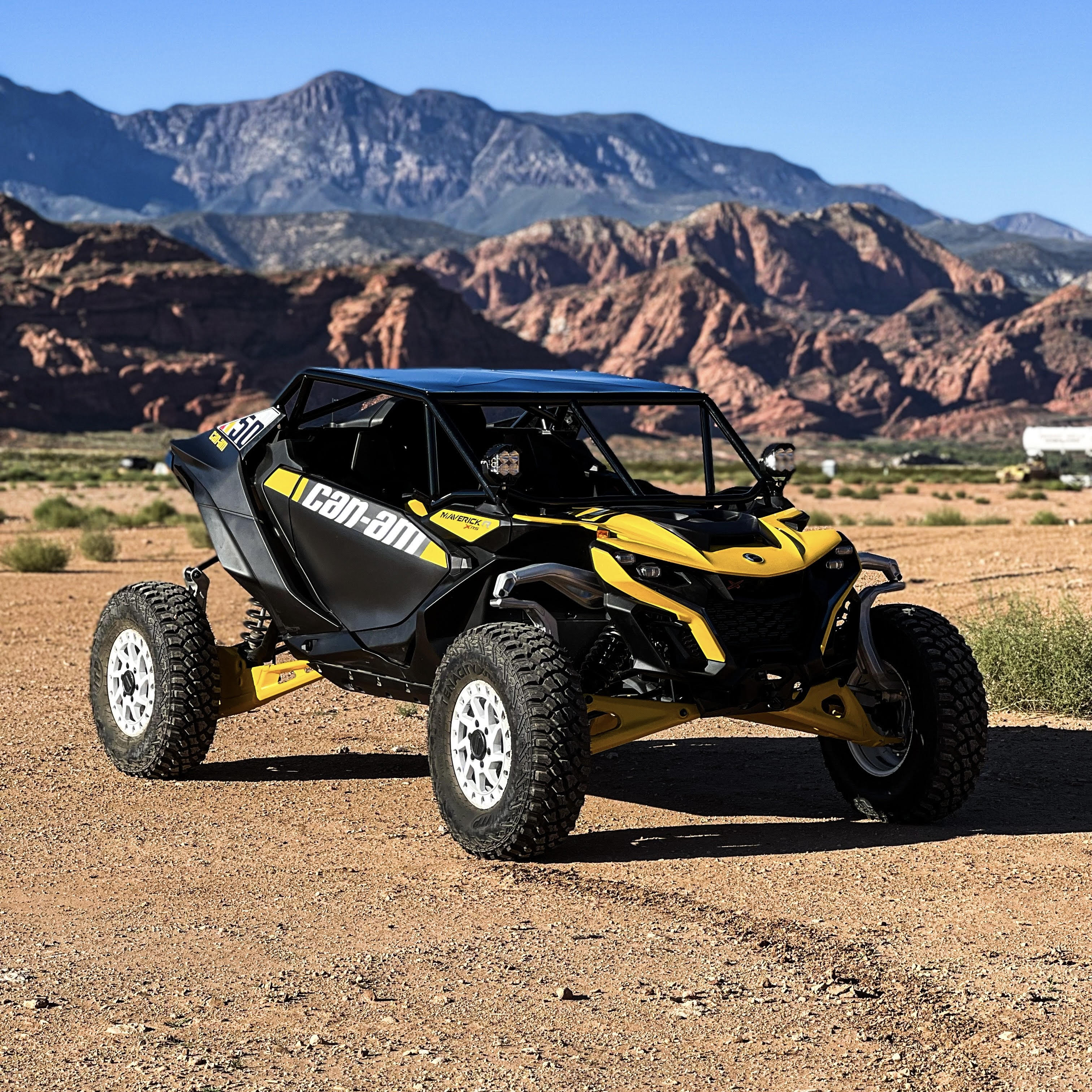 canam maverick r with voodoo desert rollcage installed